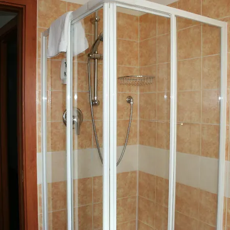 Alle Scuole בית הארחה 4*