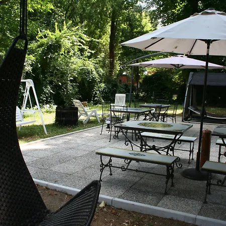 Alle Scuole בית הארחה 4*