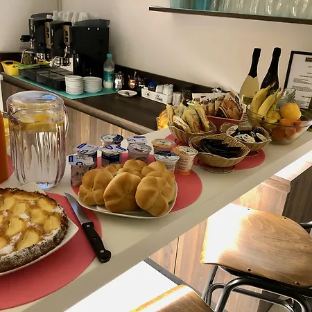 Alle Scuole בית הארחה 4*