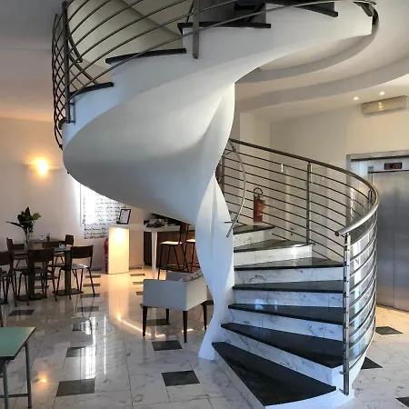 Alle Scuole בית הארחה 4*