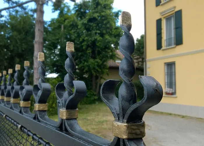 Alle Scuole بيت ضيافة غرانارولو ديلّيميليا