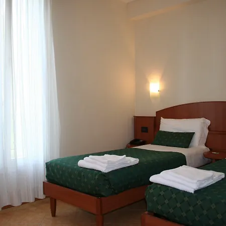 Alle Scuole 4* 그라나롤로 델 레밀리아